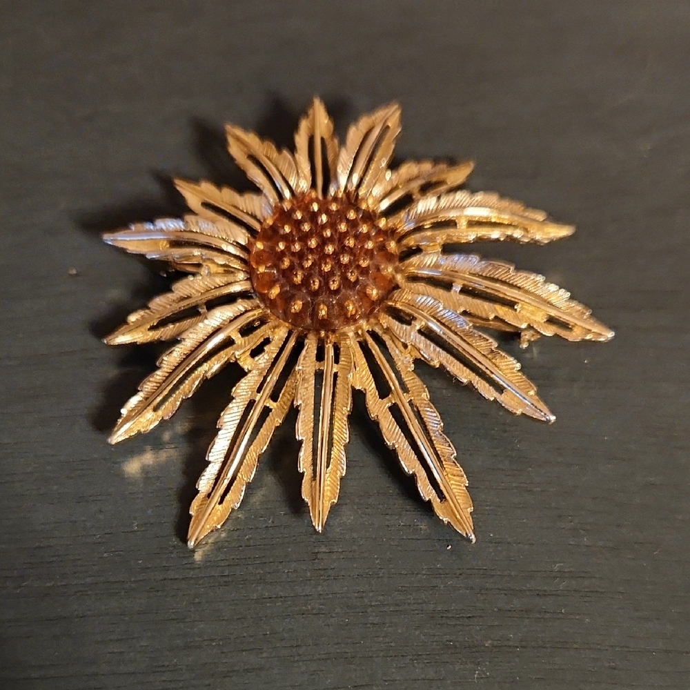 Sarah Coventry Gold Sunflower Brooch